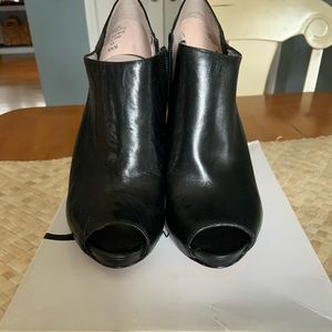 Nine West black leather open toe booties size 8.5